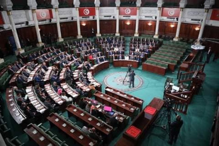 الشروع في عملية التصويت لإنتخاب رئيس مجلس نوّاب الشعب ونائبيه.