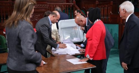 دورة ثانية لانتخاب رئيس البرلمان ونائبيه لعدم حصول أيّ مترشح على أغلبية الأصوات