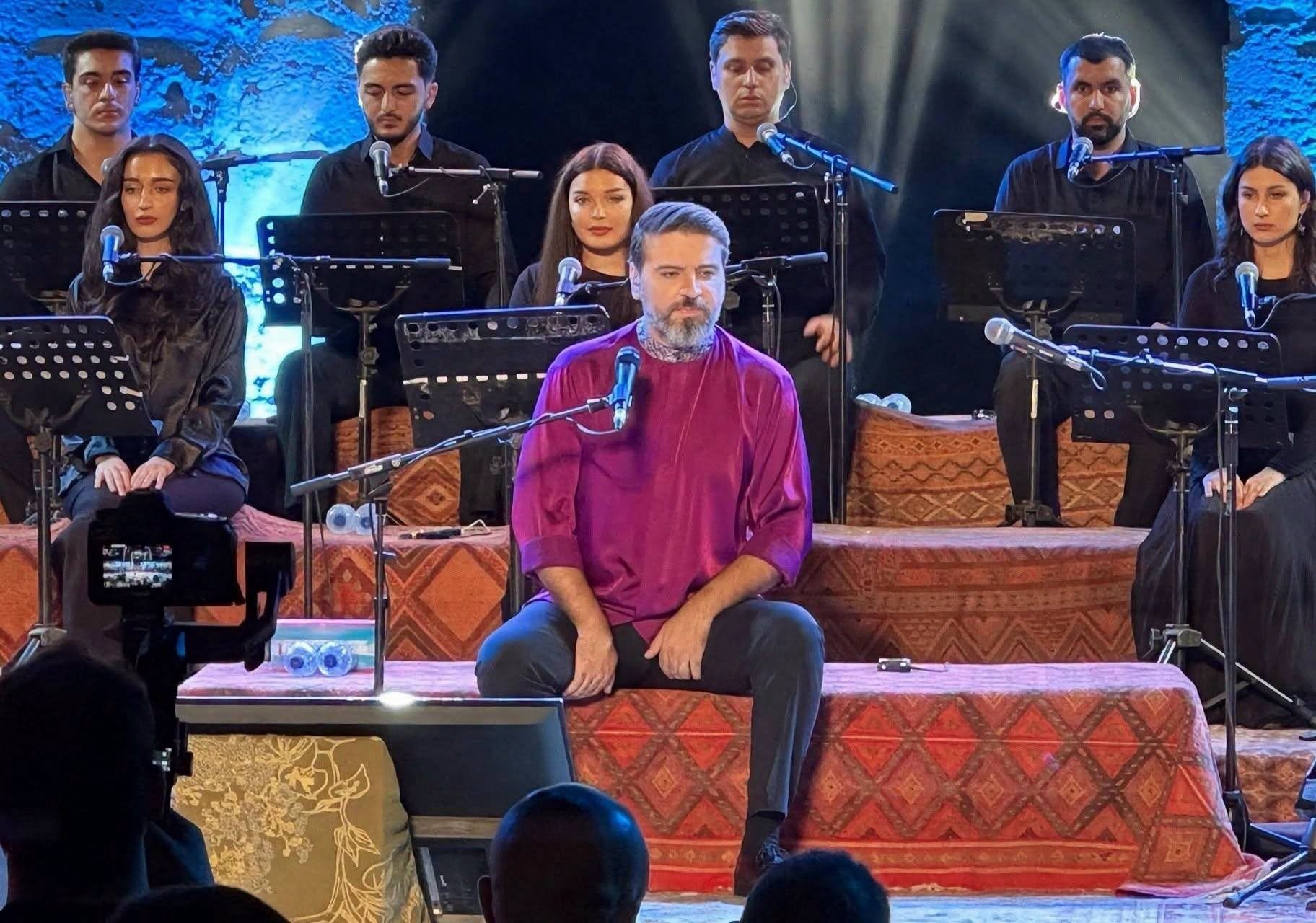 سامي يوسف يخلق حالة روحانية على ركح مهرجان قرطاج الدولي