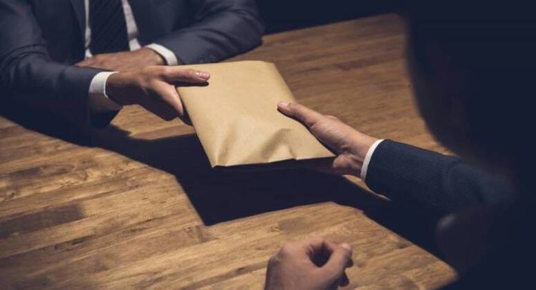 احالة متفقد مركزي بالقباضة المالية بالمنستير على الفرقة المركزية للأبحاث للحرس بالعوينة لمواصلة البحث في قضية رشوة