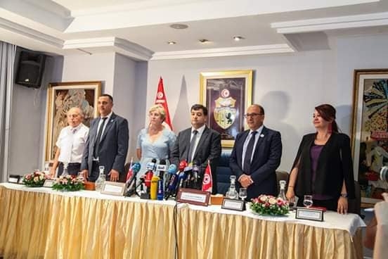 وزير السياحة والصناعات التقليدية يقدم كل المعطيات بخصوص تداعيات افلاس طوماس كوك على السياحة التونسية